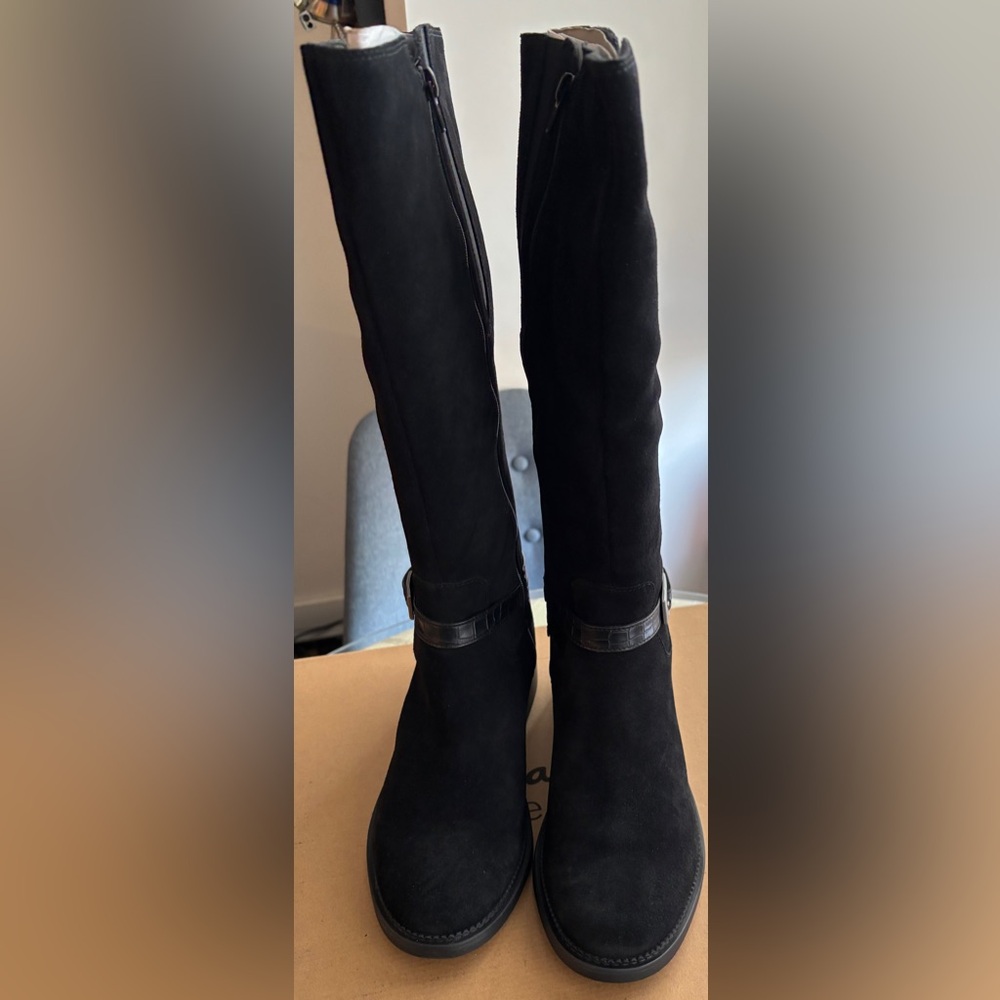 Suede boots - Brand New